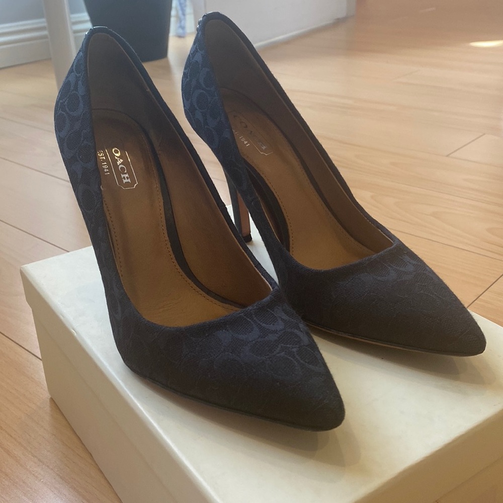 Coach Black Ellin Signature C Pointed Pump